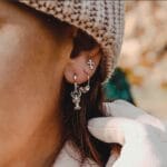 oorbellen-schorpioen -zilver-goud-gouden-sieraden-dames-oorbellen-online-kopen-en-bestellen model