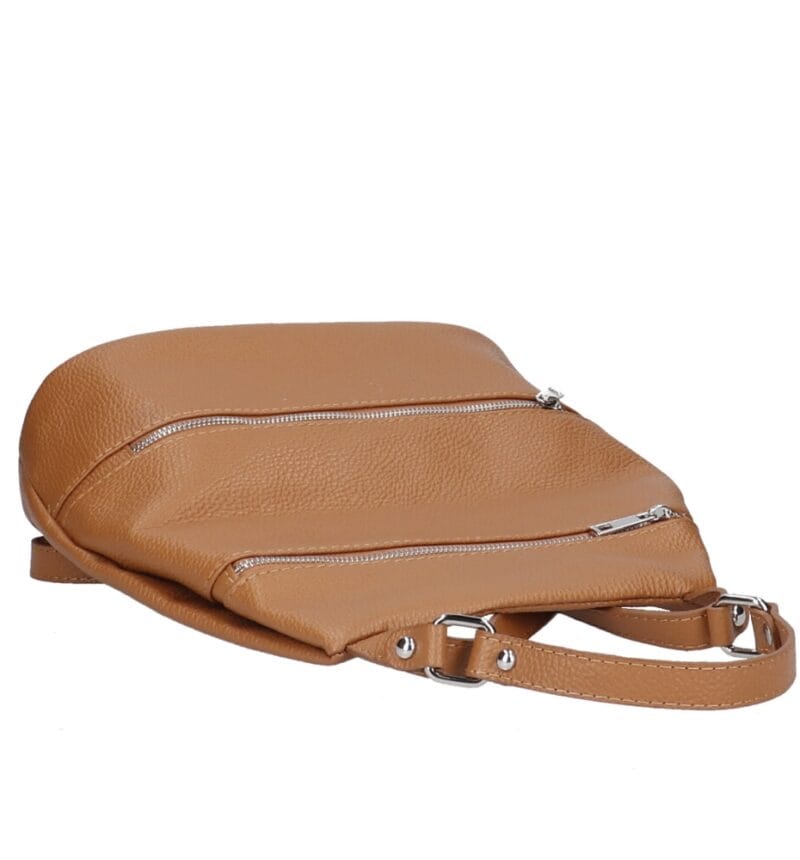 Leren Rugtas Azelia cognac dames rugtassen ritsen handtas luxe ruime rugtas kopen bestellen kantoor school detail