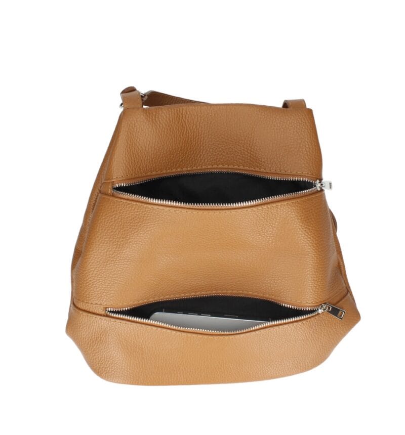 Leren Rugtas Azelia cognac dames rugtassen ritsen handtas luxe ruime rugtas kopen bestellen kantoor school open