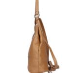 Leren Rugtas Azelia cognac dames rugtassen ritsen handtas luxe ruime rugtas kopen bestellen kantoor school zijkant