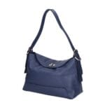 Leren Schoudertas Agata jeansblauw jeans blauw trendy leer schoudertassen extra lang hengsel zilveren draaiknop chique tassen kopen bestellen
