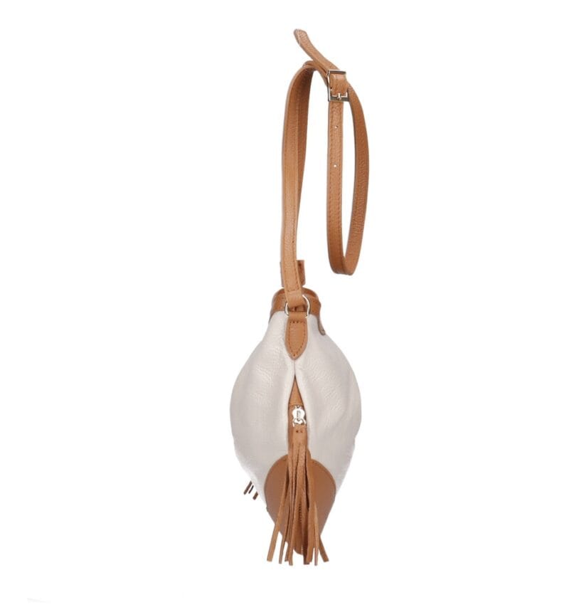Leren Schoudertas Lana Kwastjes beige met cognac details tweekleurig leren schoudertas trendy boho leer italiaans dames kopen bestellen zijkant