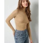 Beige Coltrui Ribbels beige lange mouwen dames tops truitje hoge col stretch dames kleding kopen bestellen yehwang model zij.