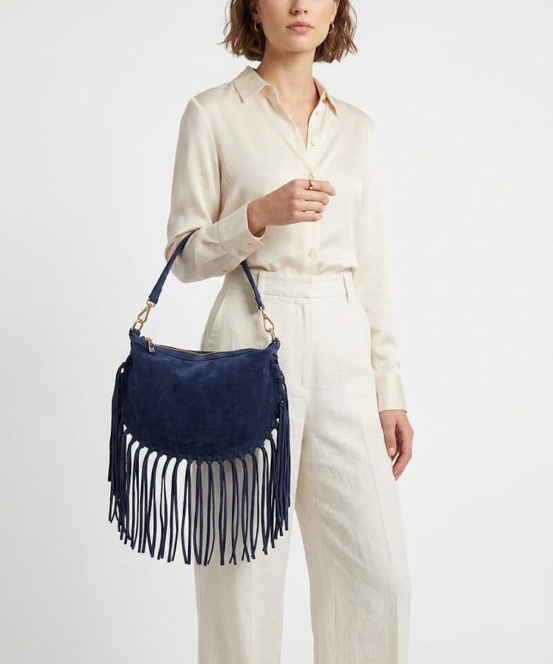 Suede Schoudertas Fringe donkerblauw blauwe navy suede leren schoudertas franjes trendy halve maan tassen goud beslag dames kopen bestellen model