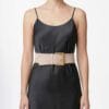 Beige-Suedine-Riem-Studs-brede-dames-riemen-gouden-studs-trendy-belts-kopen-bestellen model