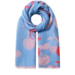 Blauwe Sjaal Red Cherry twee kleurige sjaal met kersen en tekst print wintersjaals yehwang kopen bestellen