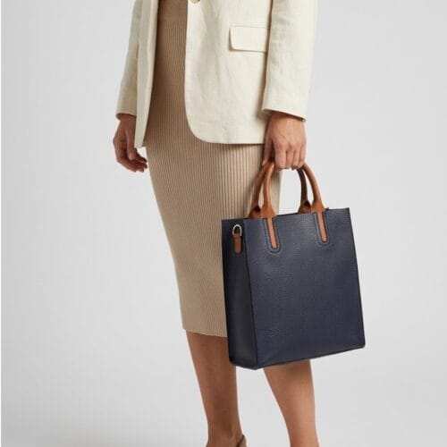 Leren Handtas Mallory donkerblauw blauwe navy cognac hengsels en details chique dames tassen kopen bestellen model