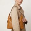 Leren Schoudertas Ambra cognac leer zilver beslag trendy chique damestassen kopen bestellen model