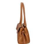 Leren Schoudertas Astrid cognac leer gouden draaislot voorvak met flap trendy chique damestassen kopen zijkant