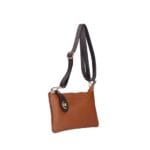Leren Schoudertas Melanie clutch cognac bruine flap schoudertassen gouden draaislot extra lang hengsel kopen bestellen zijkant