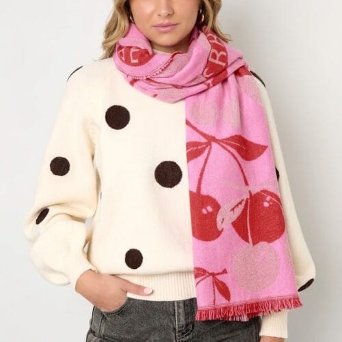 Roze Sjaal Red Cherry twee kleurige sjaal met kersen en tekst print wintersjaals yehwang kopen bestellen model1