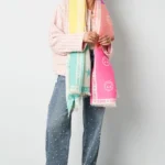 Sjaals Smilyes en Stars blauw fuchsia geel kleurrijke print dames sjaals yehwang kopen bestellen model