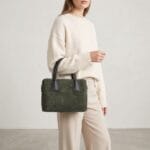 Suede Handtas Adelaide donkergroen donkergroene flessengroen Dollaro-leer met suède krokodillenprint leren handvaten chique tassen kopen bestellen dames model