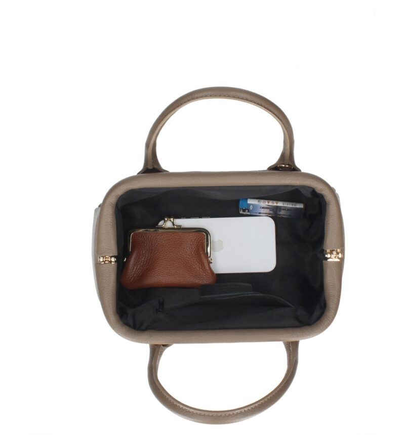 Suede Handtas Isadora bruin bruine leren details schoudertassen generfd leer drukknoopsluiting knipsluiting tassen kopen bestellen uniek open