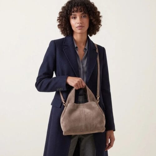 Suede Schoudertas Laila donkertaupe taupe dames schoudertassen leer suede trendy kopen bestellen model 2