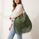 Suede Schoudertas Quinn Fringe olijfgroen groene ruime zacht leer suede schoudertassen met franjes italiaans kopen bestellen model