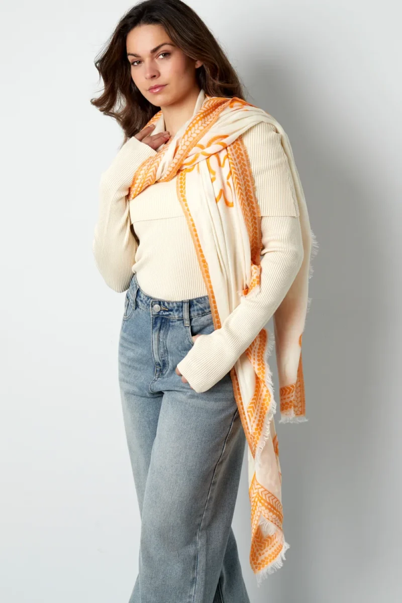 Wintersjaal Flowers Witte Sjaal oranje Flowers lange dames sjaals print bloemen boho prints yehwang kopen bestellen model1