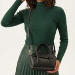 Zwarte Leren Handtas Betsy zwart kleine handtassen flap sluiting extra hengsel stevig leer kopen bestellen model