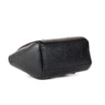 Zwarte Leren Handtas Betsy zwart kleine handtassen flap sluiting extra hengsel stevig leer kopen bestellen onderkant