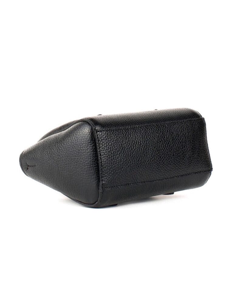 Zwarte Leren Handtas Betsy zwart kleine handtassen flap sluiting extra hengsel stevig leer kopen bestellen onderkant