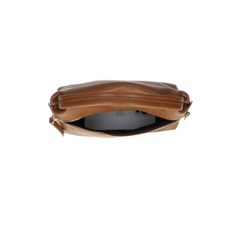 Leren Handtas Nellie donkercognac cognac compacte leren handtas gouden ritsdetail trendy uniek dames tassen italiaans leder kopen bestellen bovenkant