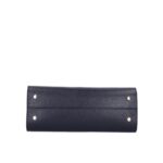 Leren Handtas Nora donkerblauw donkerblauwe navy gouden draaislot unieke vorm trendy dames handtassen leer kopen onderkant
