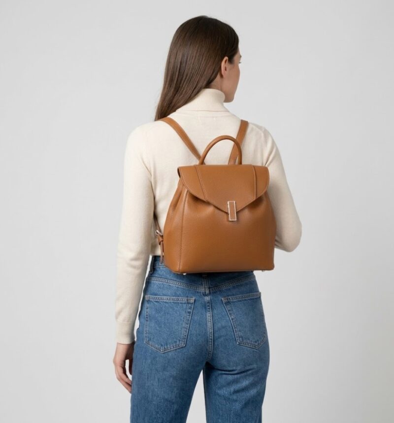Leren Rugtas Daphne cognac leren rugzak draaislot ruim chic trendy italiaanse tassen kopen model