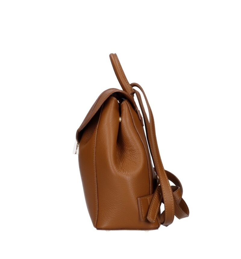 Leren Rugtas Daphne cognac leren rugzak draaislot ruim chic trendy italiaanse tassen kopen zijkant