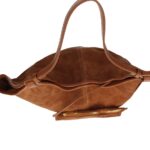 Suede Schoudertas Hallie cognac ruime suede leer handtas leren hengsel extra etui chique damestassen italiaans kopen bovenkant